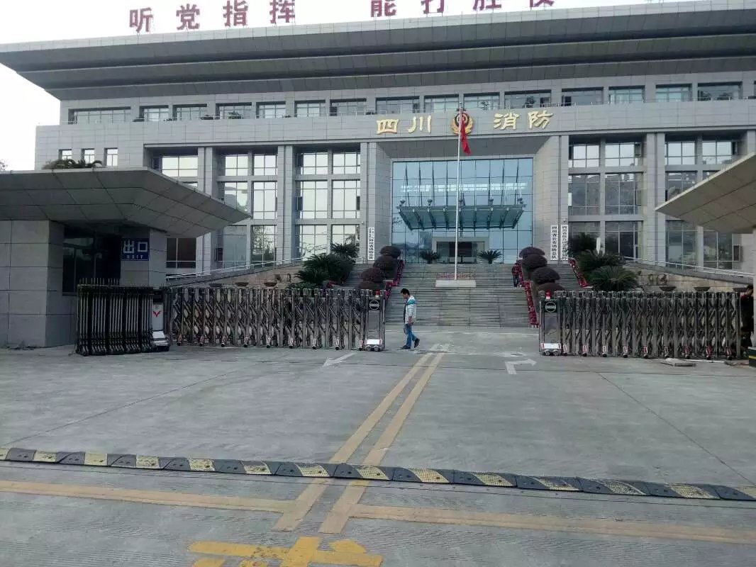 中阳县中阳县四川消防总队伸缩门